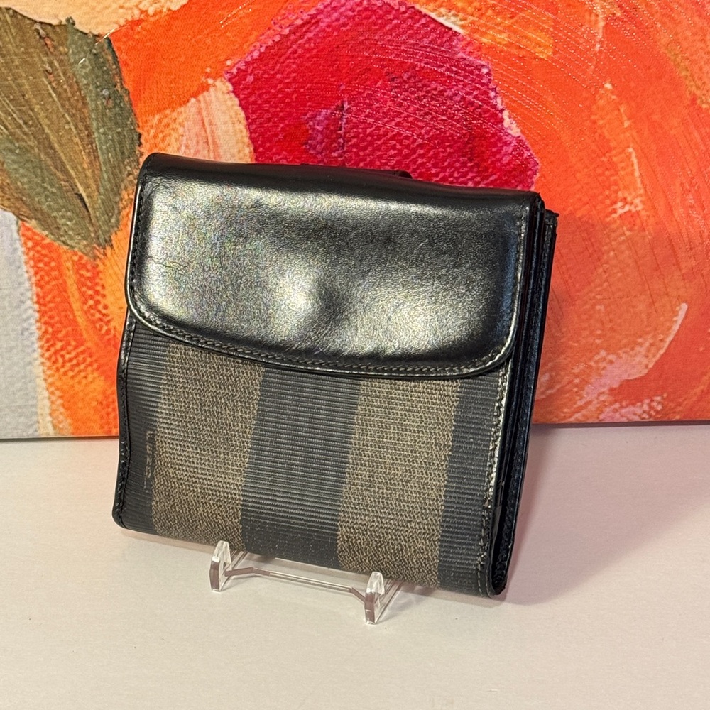 Fendi Mans Elegant Black and Tan bifold wallet - Picture 7 of 16
